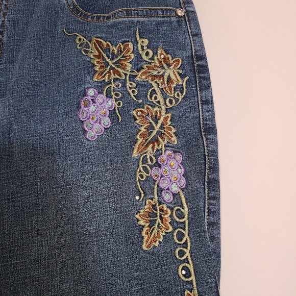 Boot Cut Jeans with Embroidery - Picture 3 of 7